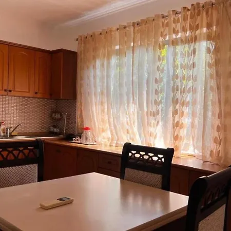 Private In Haxhialiu Appartamento